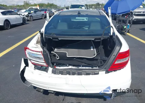 2015 Mercedes-Benz C 250 из США, поврежденный, VIN WDDGJ4HB4FG410766